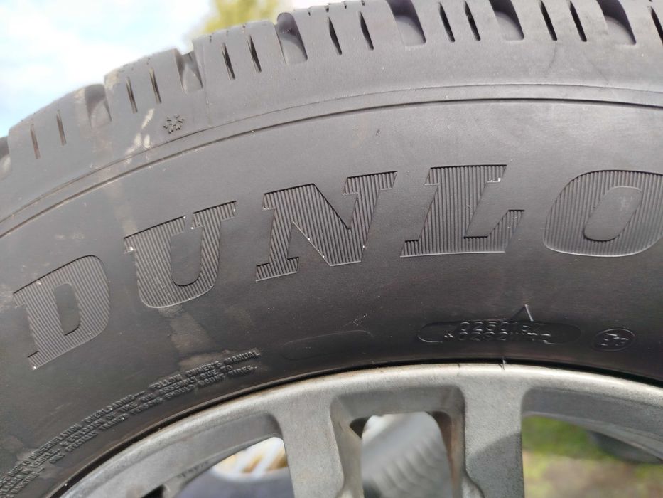 A212# Opony uzywane zimowe 235/65/17" Dunlop