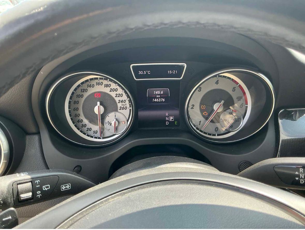 Mercedes-Benz  cla200