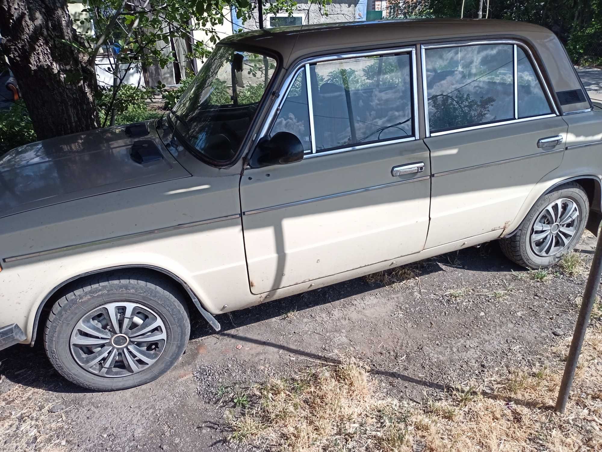 Автомобіль ВАЗ 2106