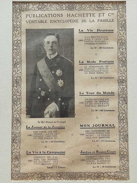 Publicação francesa emoldurada de Le Roi Manuel de Portugal