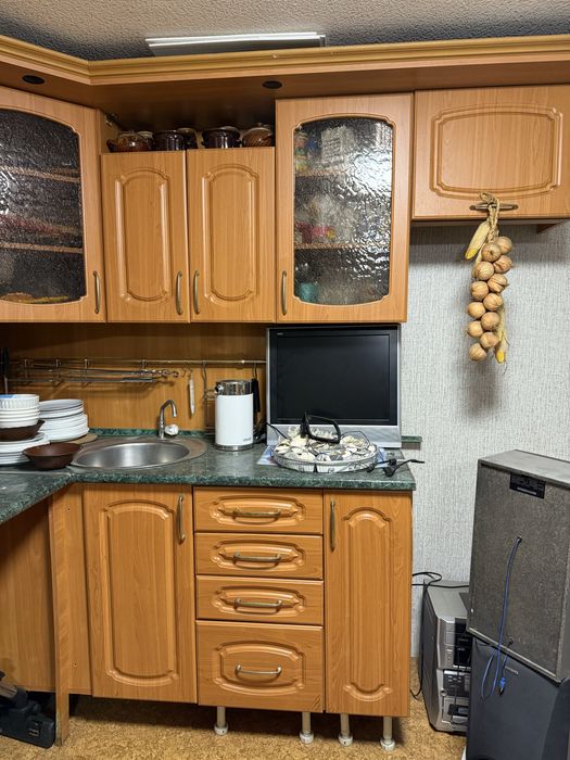 Кухня коричнева коліру