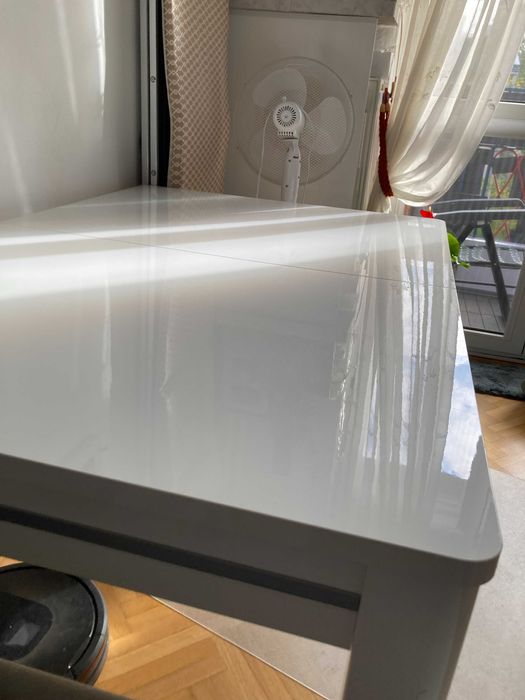 sprzedam stół w bardzo dobrym stanie