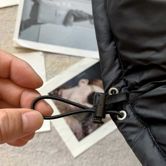 Relaksacyjna kurtka marki TNF w kolorze czarnym / rozmiar S