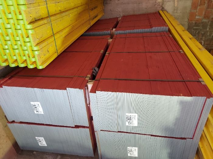 Wynajem - szalunki stropowe - stemple, dźwigary, płyta i akcesoria