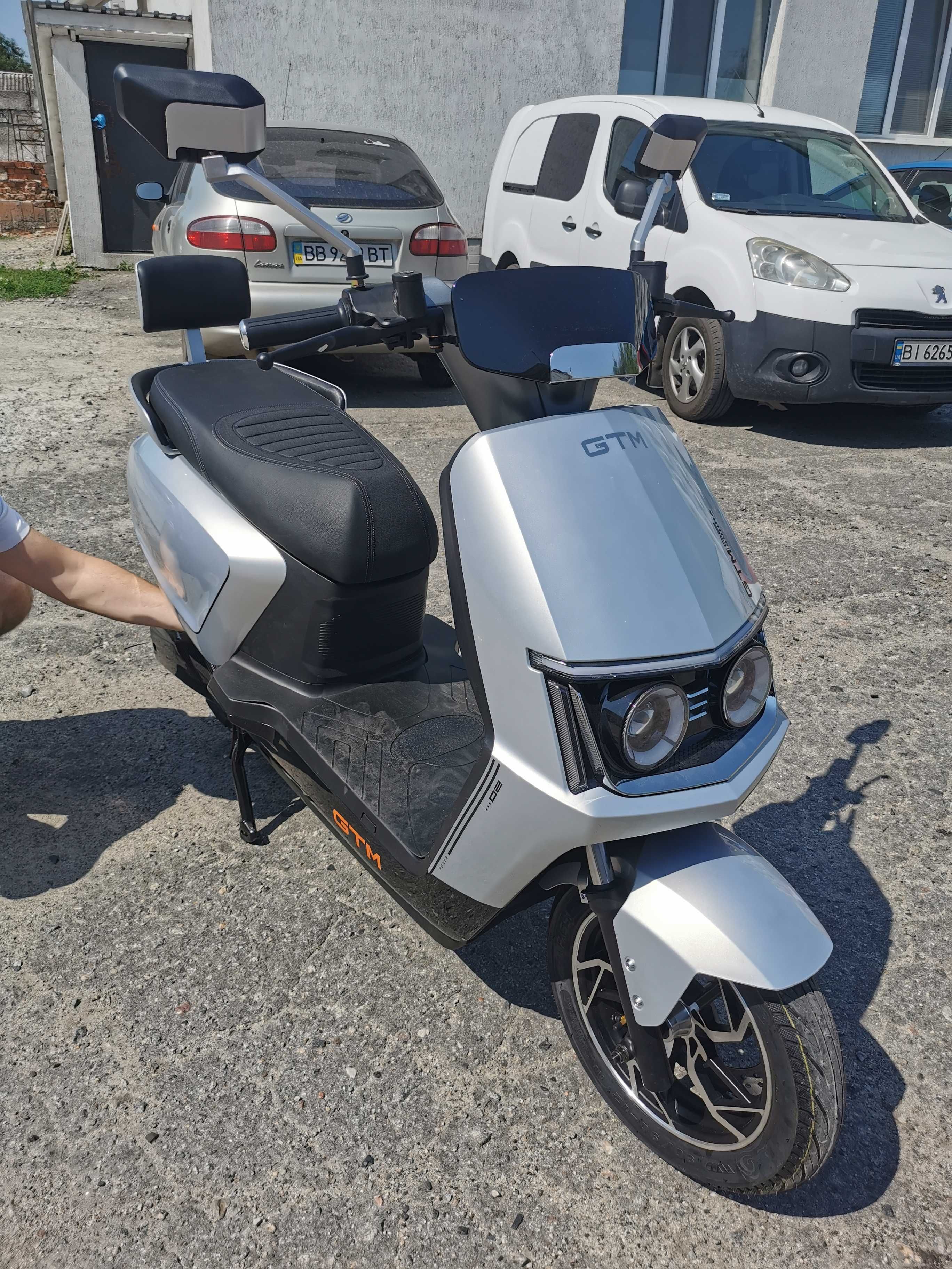 Електроскутер GTM Flex 1500W 72V 26Ah (83817)
с гарантией без пробега
