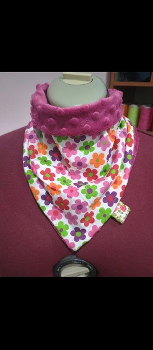 Chusteczka pod szyję szalik wiązany w kwiatuszki