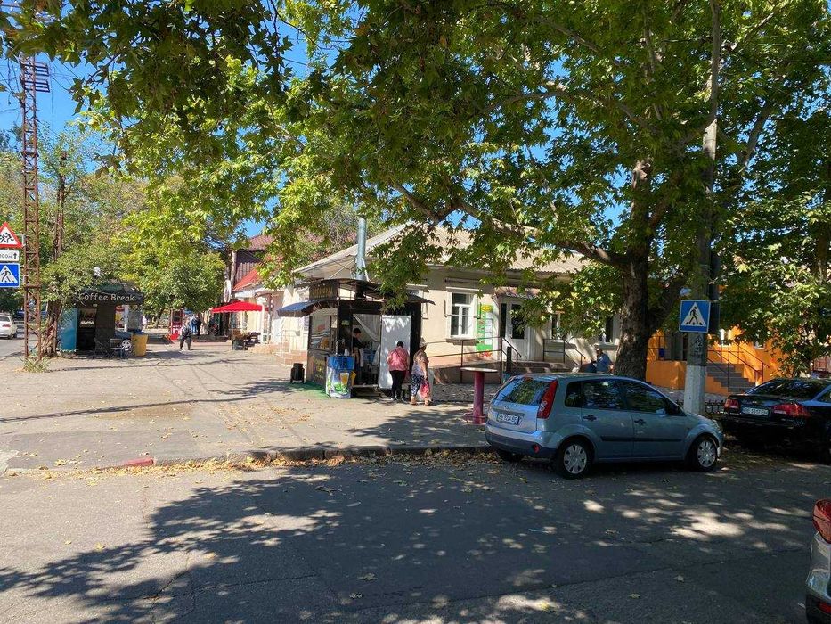 Центр Декабристів торгове приміщення 70 кв.м. прохідняк ремонт