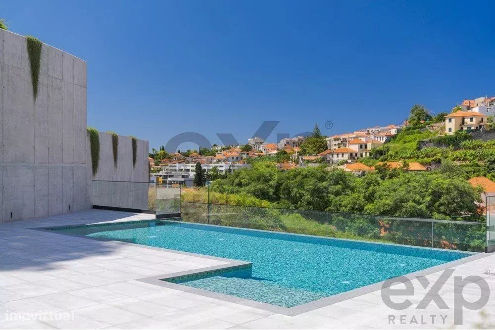 Penthouse Luxo em Funchal: Sofisticação Elevada