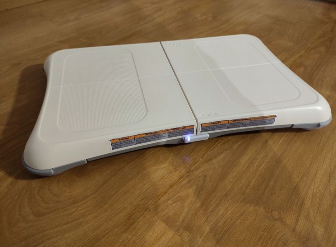 Wii balance board + wii fit plus