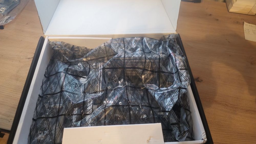 Zestaw MSI B550 Tomahawk max  + 32 GB  RAM HyperX 3200 cl16