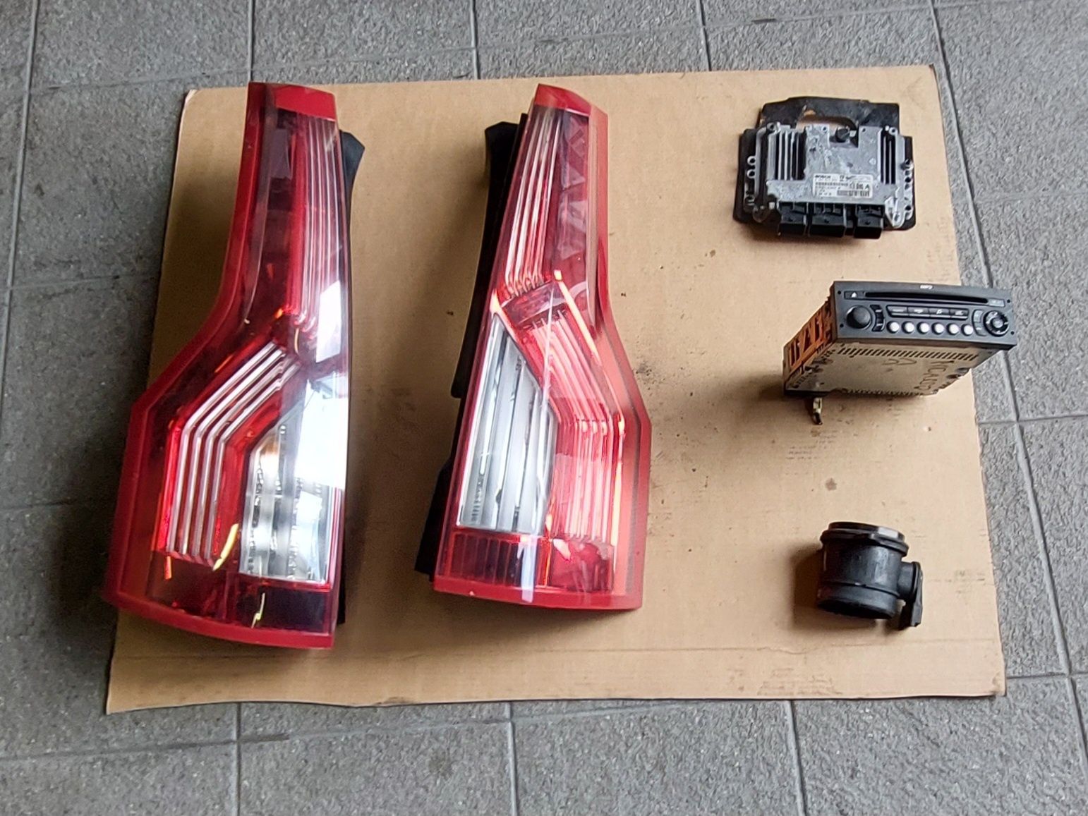 Lampa Citroen Grand Picasso maska wtrysk alternator rozrusznik reczny