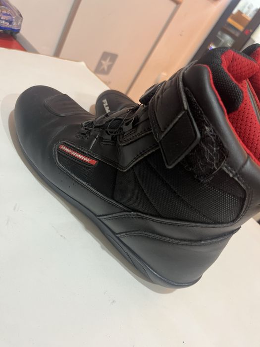 Продам мотоциклетные ботинки FLM 44р