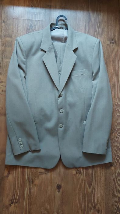 Beżowy garnitur 3 czesciowy