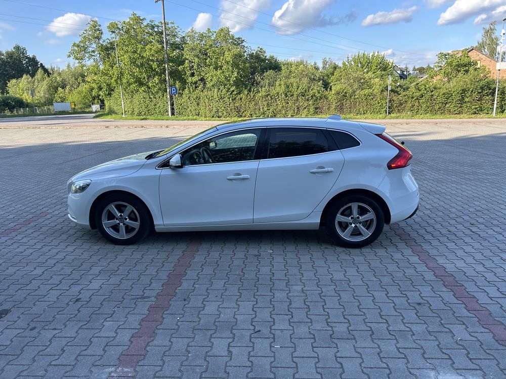 Volvo V40 1.6 D2 Momentum Panorana Kamera Navi Radar Blis Skóra Led
