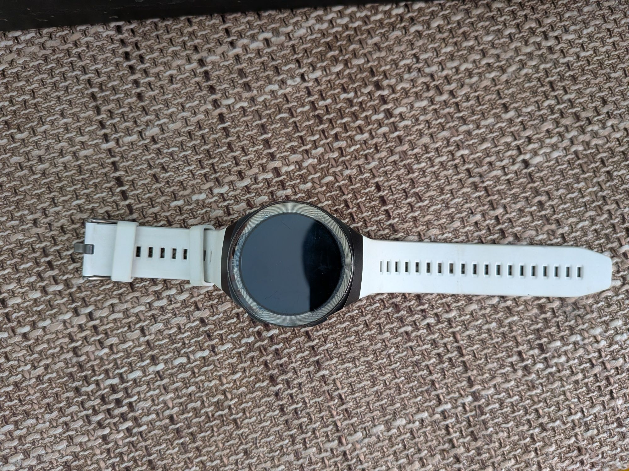Smartwatch Huawei gt2e uszkodzony