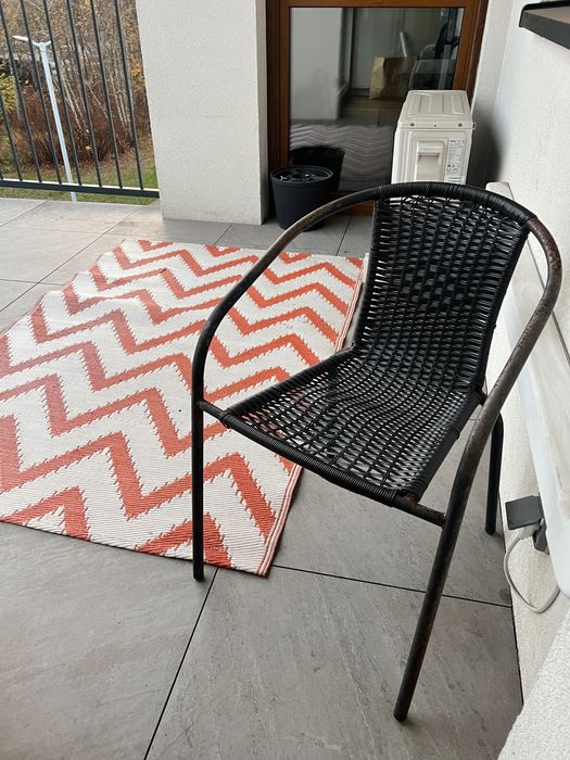Krzesło i dywan ogrodowe