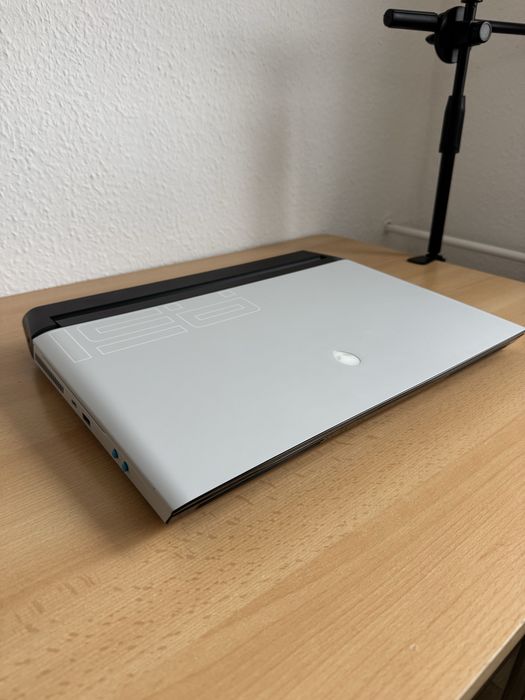 Alienware  Area51m r2