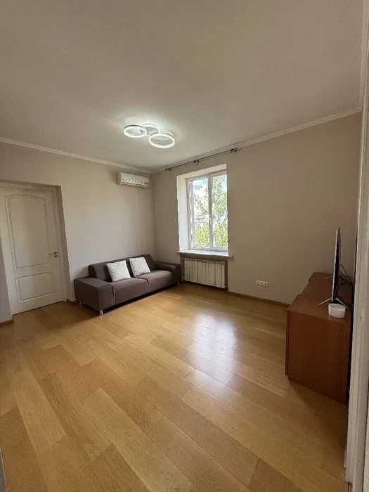 Продам трехкомнатную с ремонтом 77м2 район Госпром Центр 88666