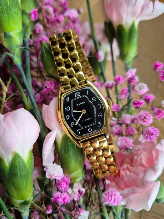 Piekny stary zegarek mechaniczny Zaria Zarja