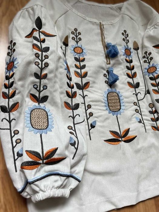 Біла вишиванка дитяча для дівчинки в садок і школу довгий рукав