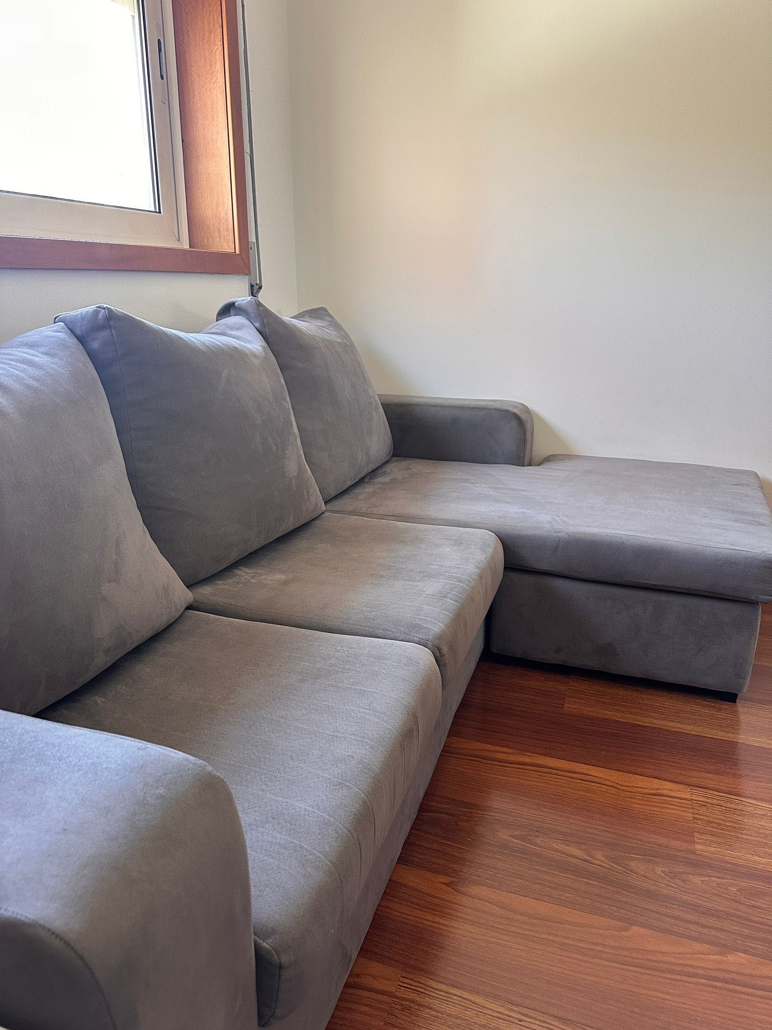 Sofá cinza chaise longue