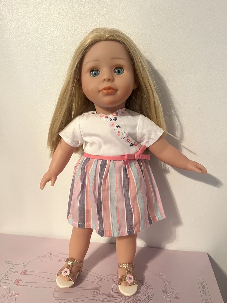 Boneca Adèle Sergent Major + 2 roupas extra
