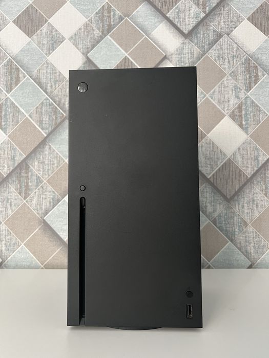 Xbox series X не працює: під ремонт/на деталі.