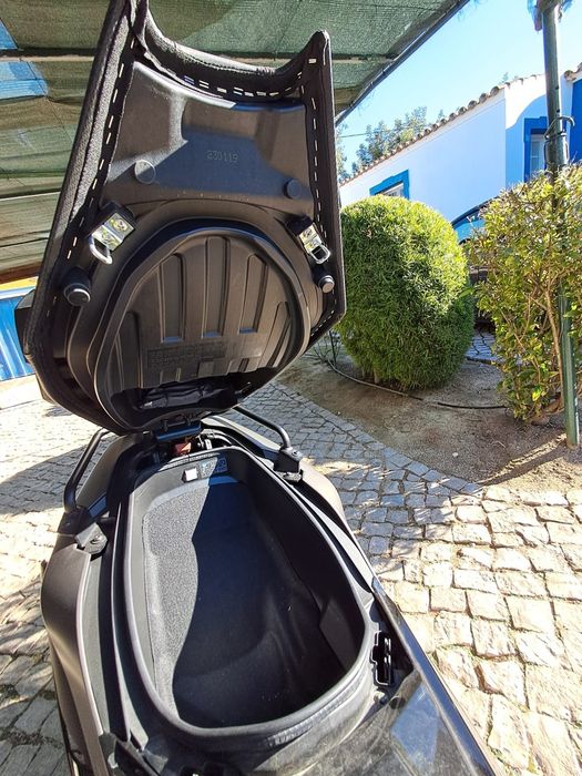 Kymco AK550cc Premium - maio 2023- Faro