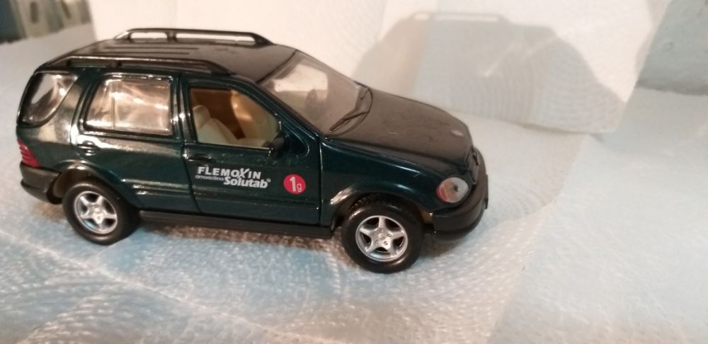 Vendo miniatura jipe Mercedes