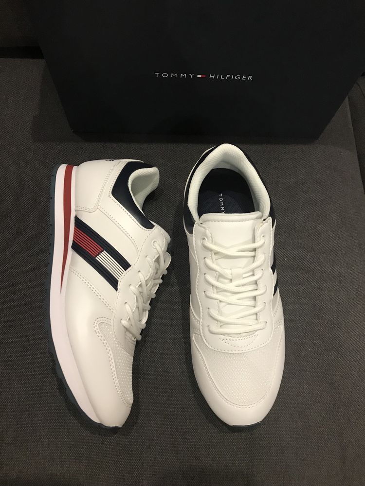 Продам жіночі спортивні кросівки Tommy Hilfiger