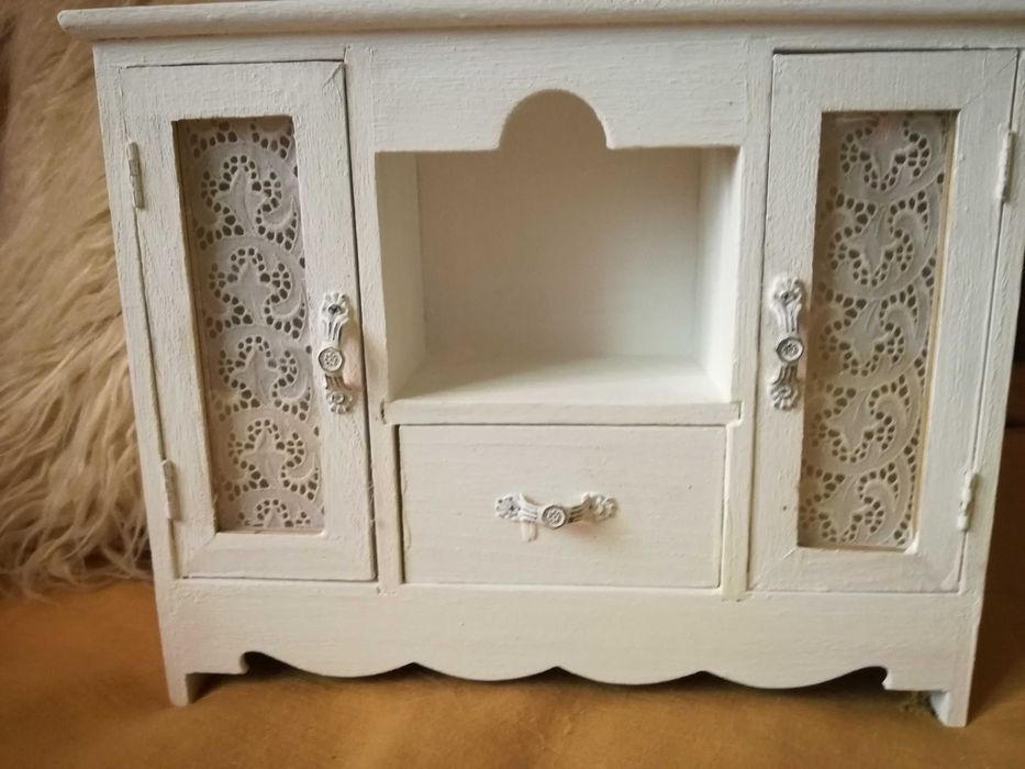 Conjunto antigo de moveis de madeira criança