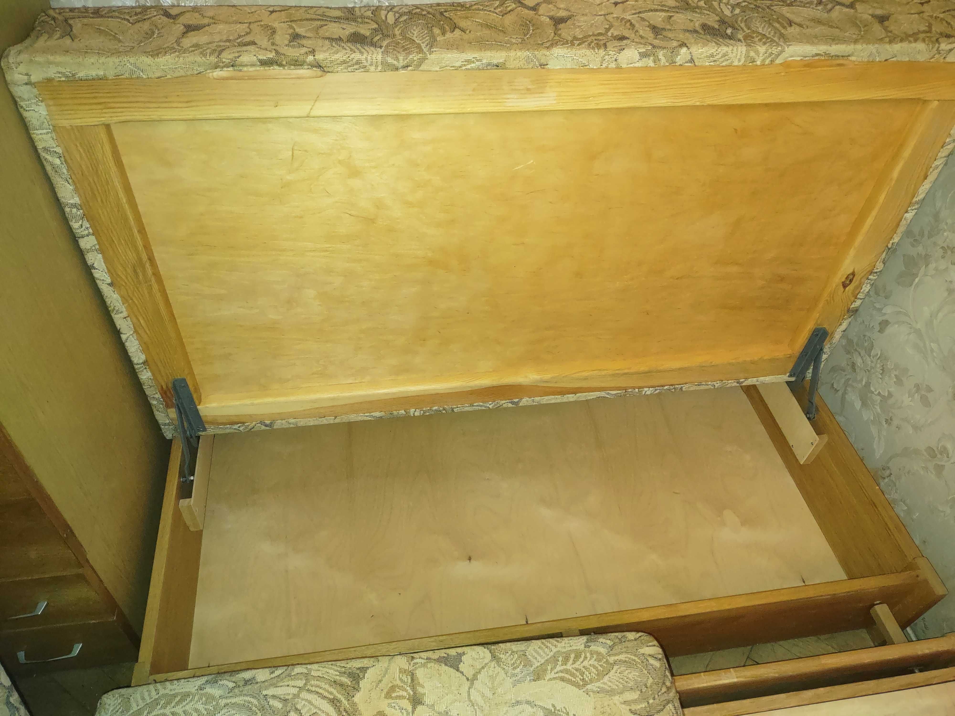 Narożnik, łóżko, kanapa, tapicerowane, sprężyny, drewno 130/200/75