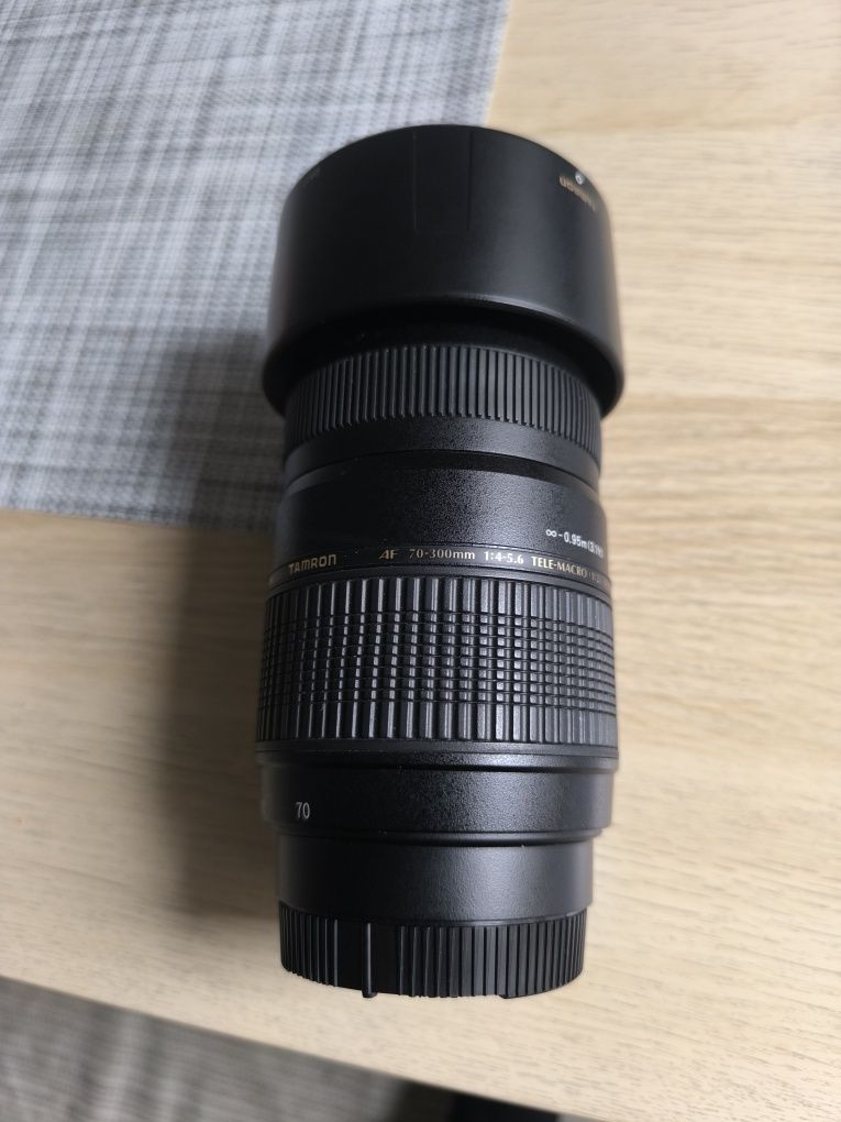 Lente TAMRON AF 70-300mm F/4-5.6 Di LD MACRO 1:2