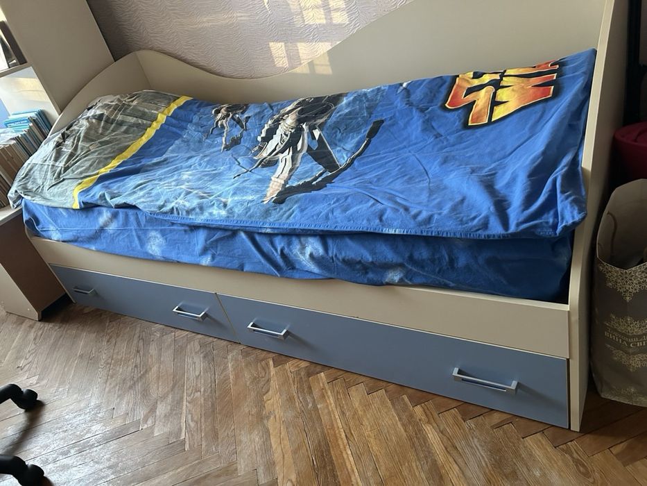 Комплект меблі в дитячу кімнату, кровать, компютерний с