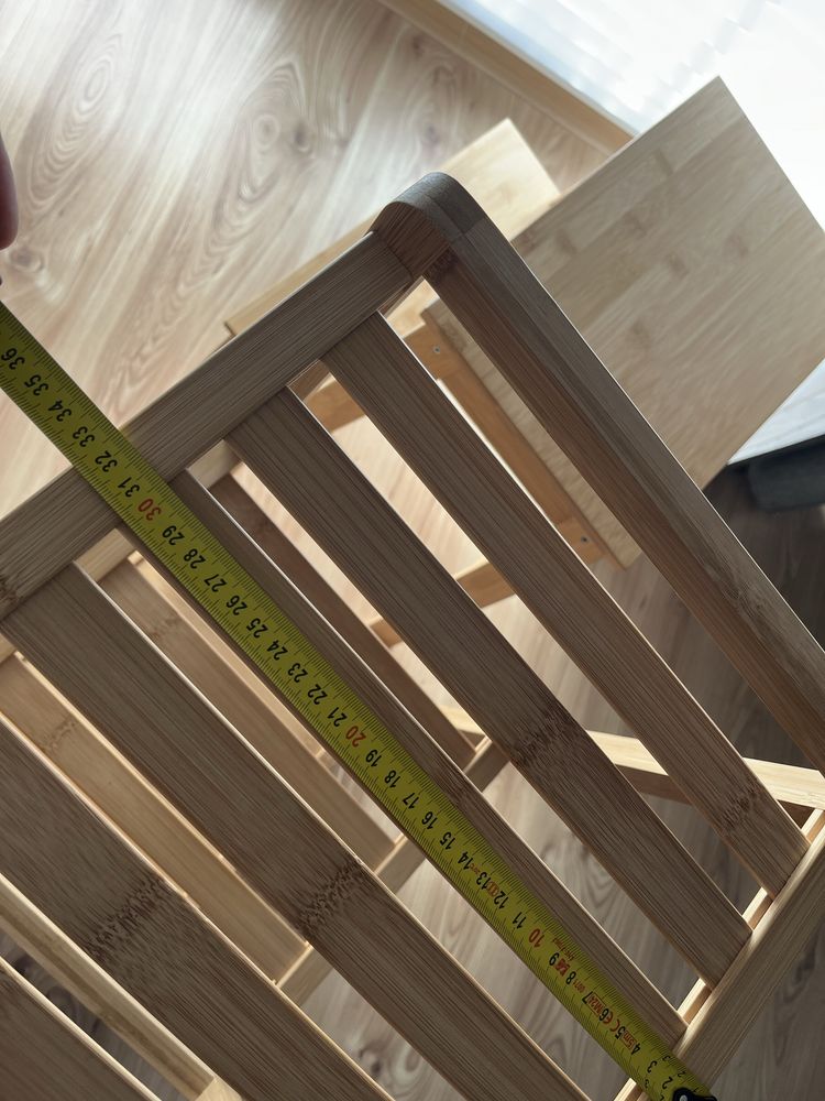 Bambusowy taboret i szfka lazienkowa