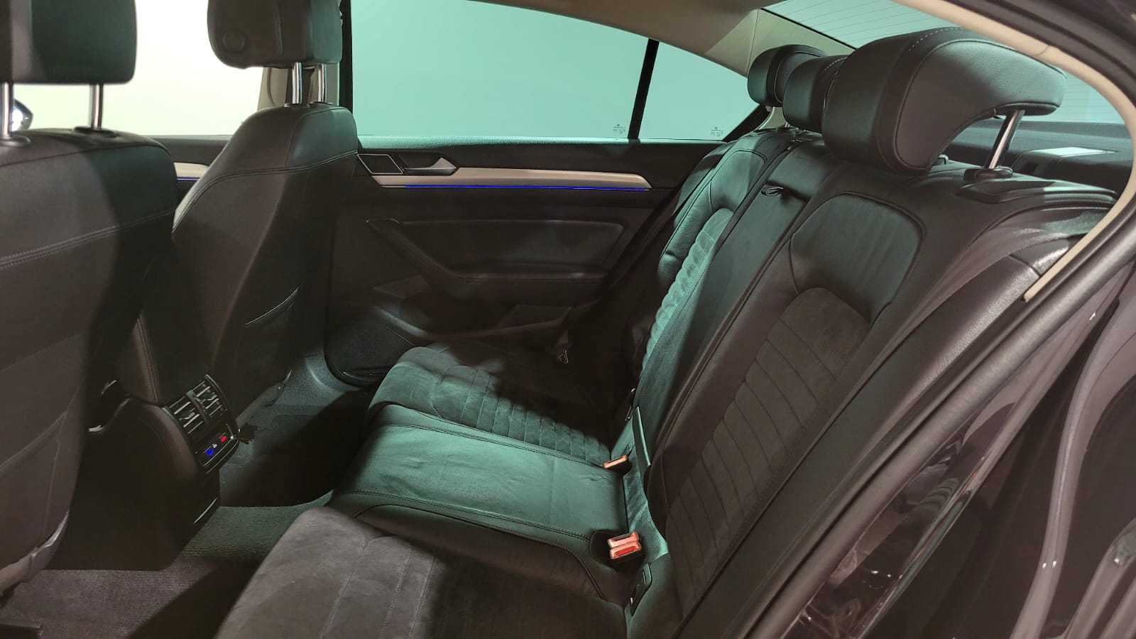 VW Passat GTE Sedan