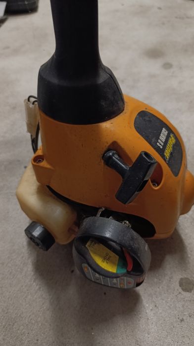 Podkaszarla spalinowa kosiarka do trawy