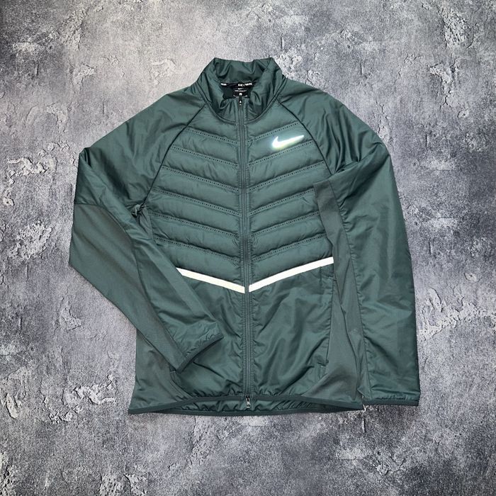 Nike running jacket ,легка утеплена бігова куртка S розмір оригінал