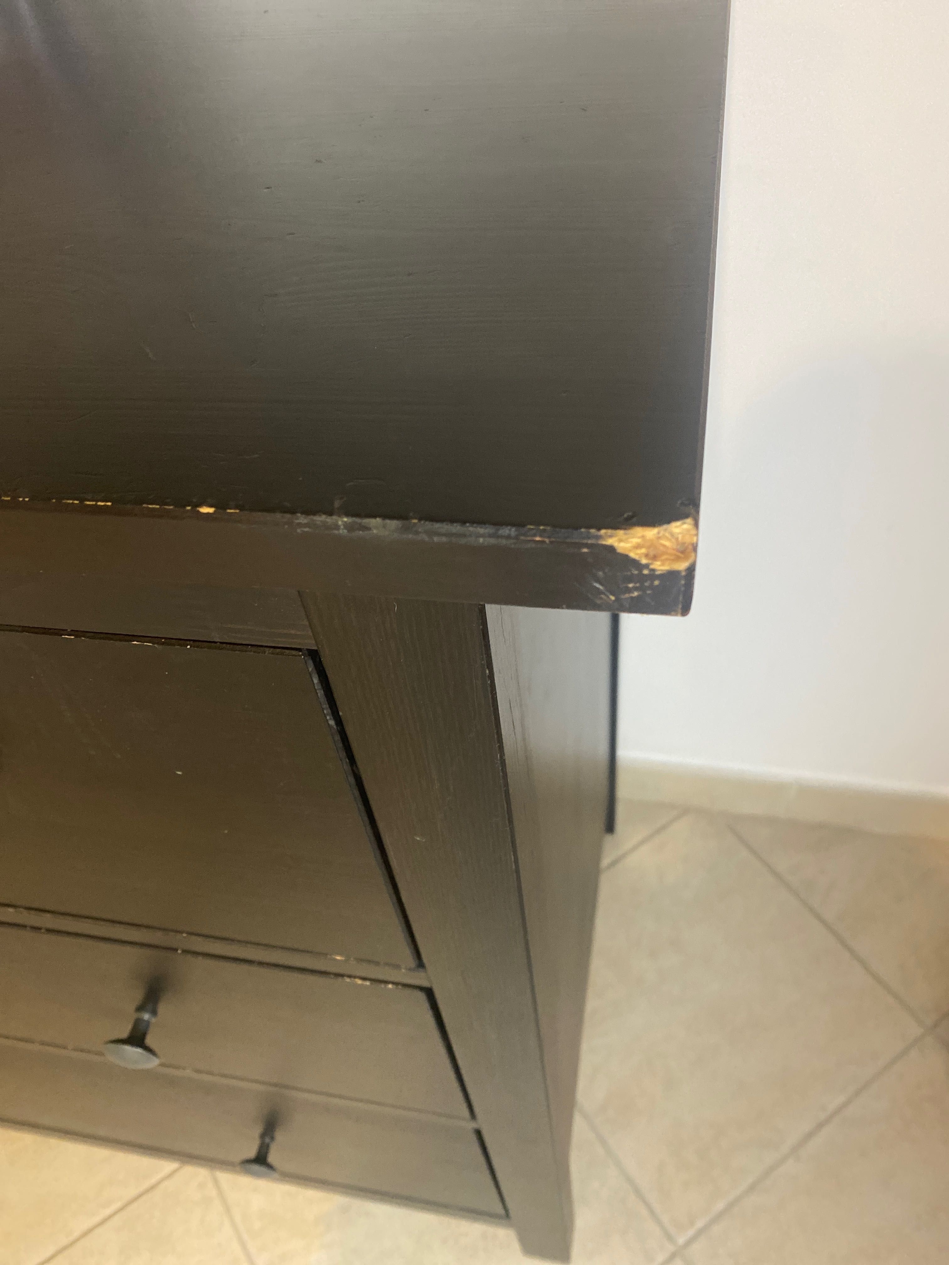 Cómoda preta Ikea - Henmes