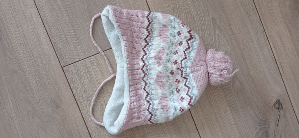 Dwie czapki jesienno zimowe dla dziewczynki