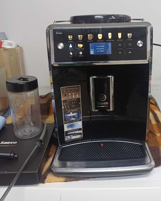 Кавомашина автоматична Saeco Xelsis SM7580 з молочником капучинатором