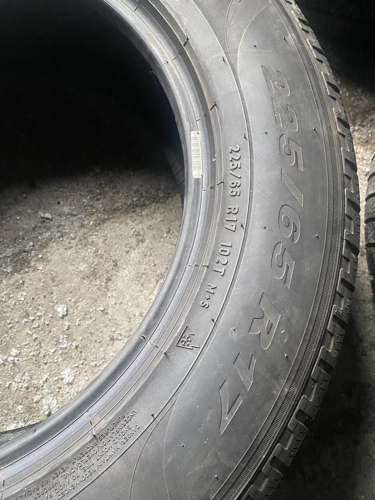 225.65.17 Pirelli 4шт зима БУ склад шины резина из Европы 65 R17 Харьк