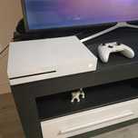 Xbox One S 1TB z padem i grą