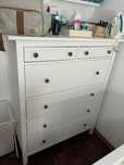 Cómoda HEMNES Ikea