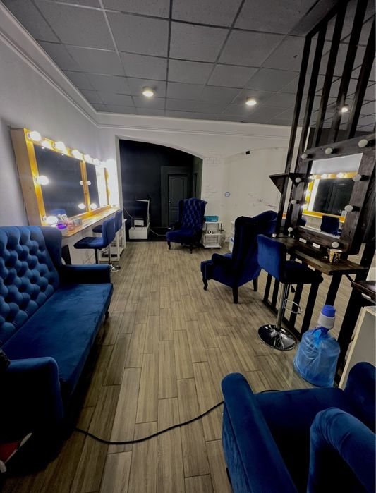 Оренда місця перукаря манікюра бровіста ламімейкера в салоні краси