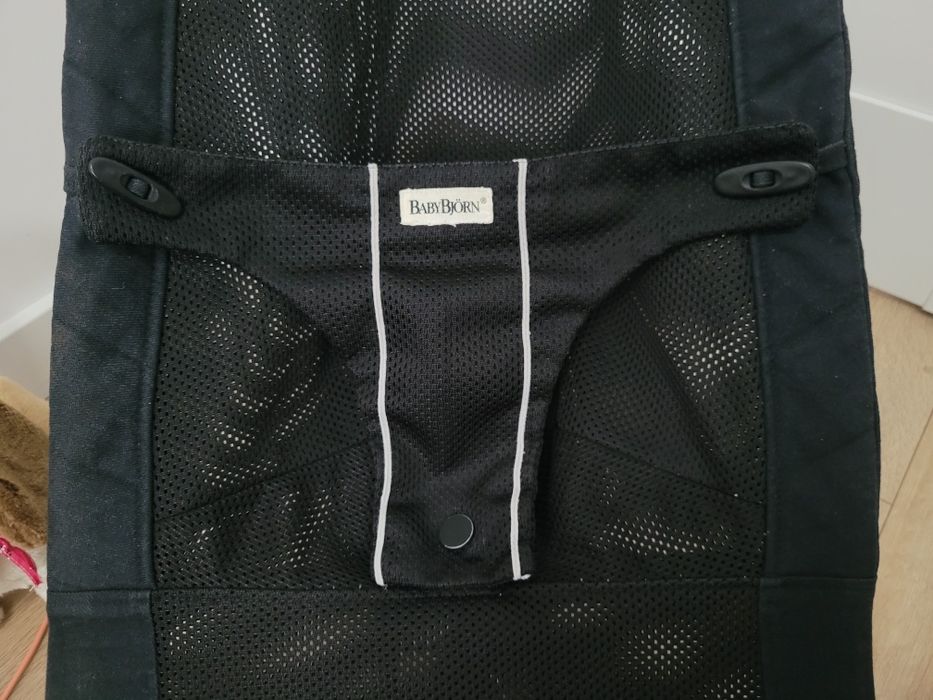 BabyBjorn SIATECZKA czarny bujaczek lezaczek soft