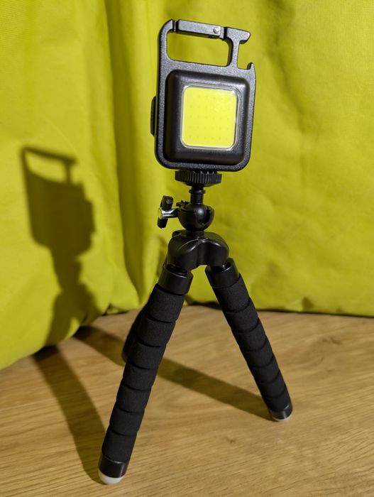 Штатив та фонар для відео та фото