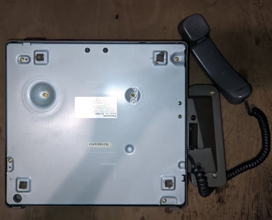Телефон-факс Panasonic KX-F880 в рабочем состоянии