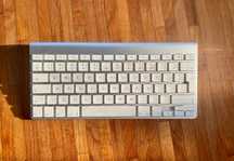 Oryginalna klawiatura bluetooth Apple A1314 QWERTY bezprzewodowa