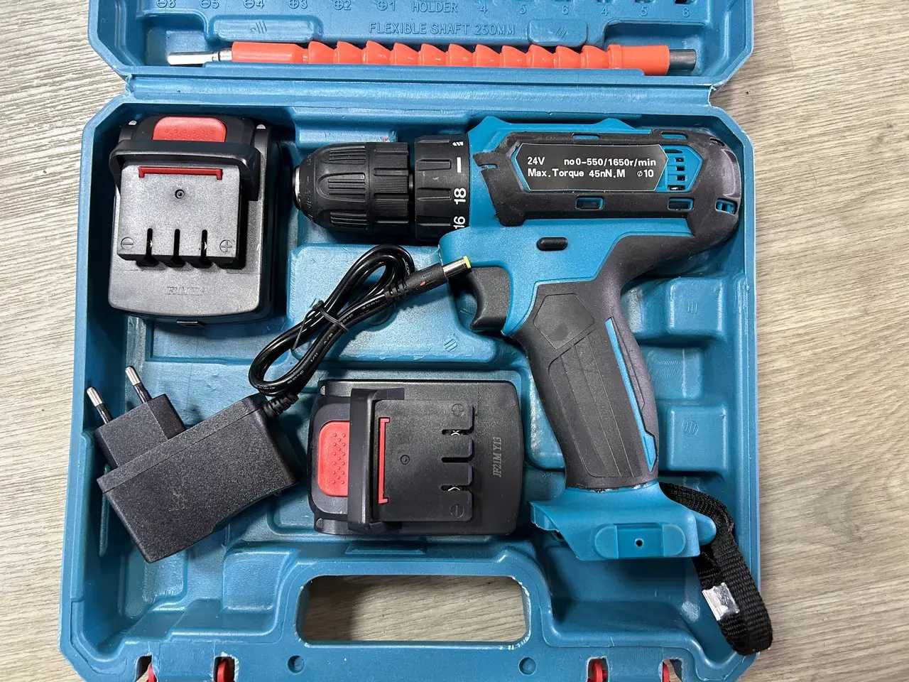 Шуруповерт Makita 331 DWE (24V, 5.0AH) з набором інструментів